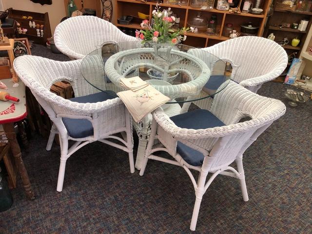 Wicker Glass Top Table W 4 Chairs In Abilene Taylor County Texas Fillmore County Buy Sell Trade